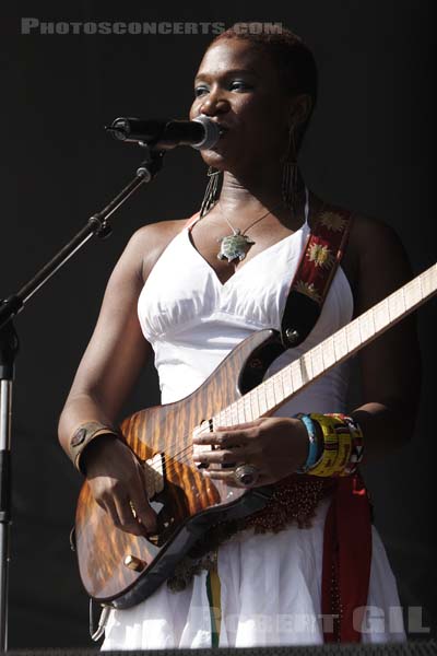 INDIA ARIE - 2006-08-25 - SAINT CLOUD - Domaine National - Scene de la Cascade - 